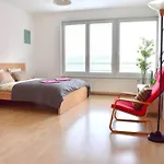 Modern Apartments - Airport 8Mins