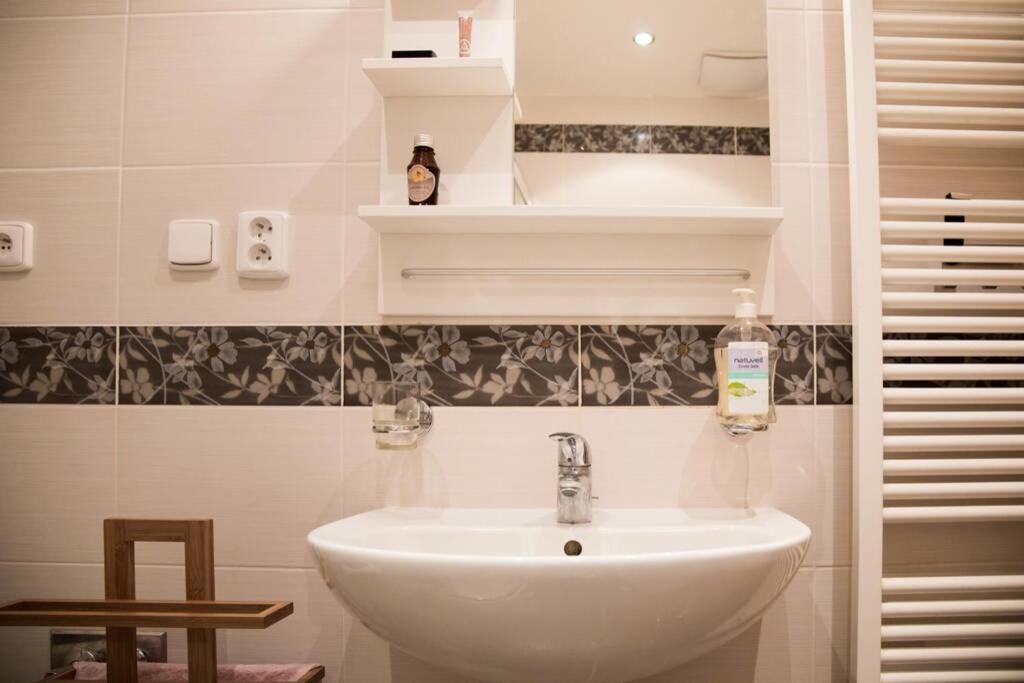 Appartement Modern - Airport 8mins