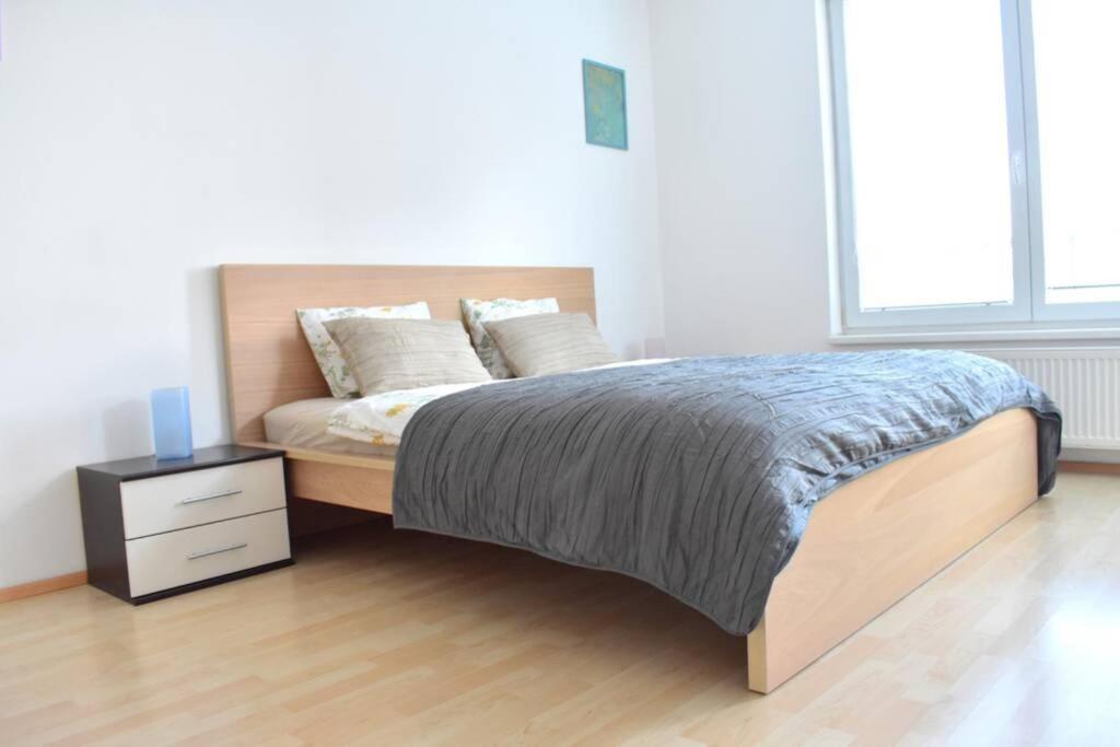 Modern - Airport 8mins Appartement Prague