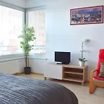 Modern Apartments - Airport 8Mins