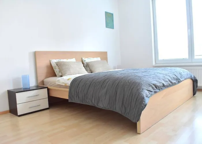 Modern Apartments - Airport 8Mins