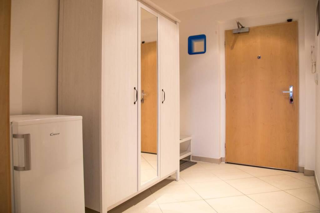 Modern - Airport 8mins Apartment Prague