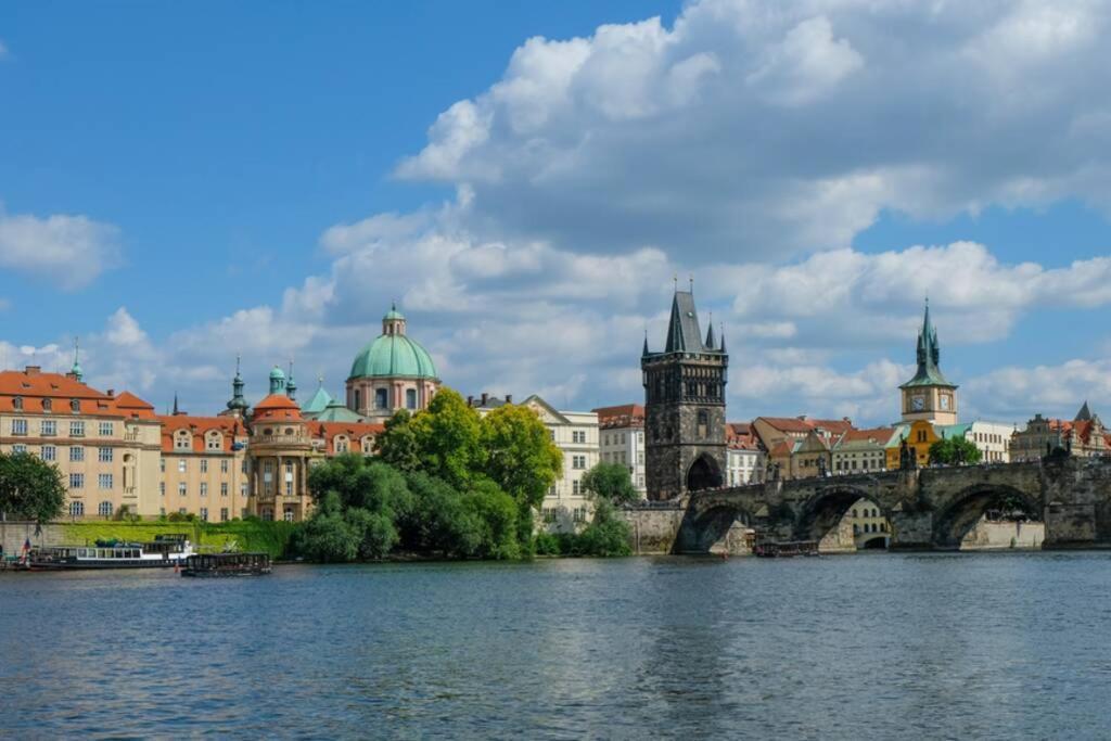 Modern - Airport 8mins Apartment Prague