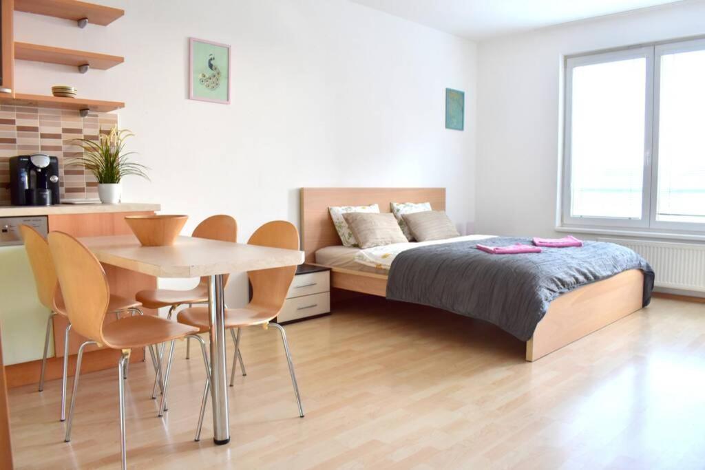 Modern - Airport 8mins Apartment *