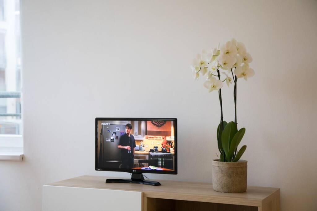 Apartment Modern - Airport 8mins Prague